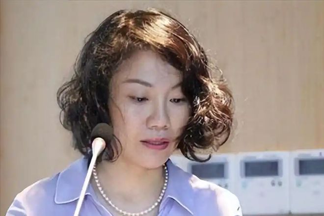 Chinas "most expensive" female secretary: annual salary of 8.49 million, year-end bonus of 10 milli(图2)