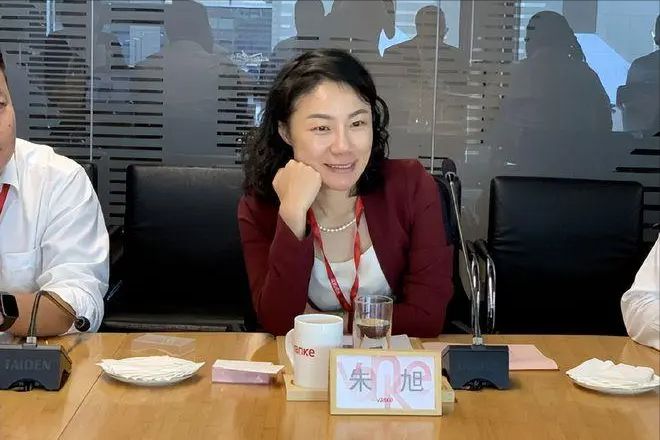 Chinas "most expensive" female secretary: annual salary of 8.49 million, year-end bonus of 10 milli(图10)