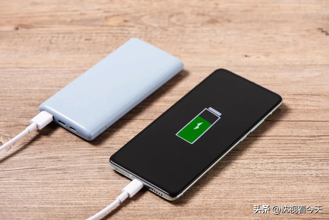 When charging, should you plug in the phone or the charger first? These incorrect charging methods w(图2)