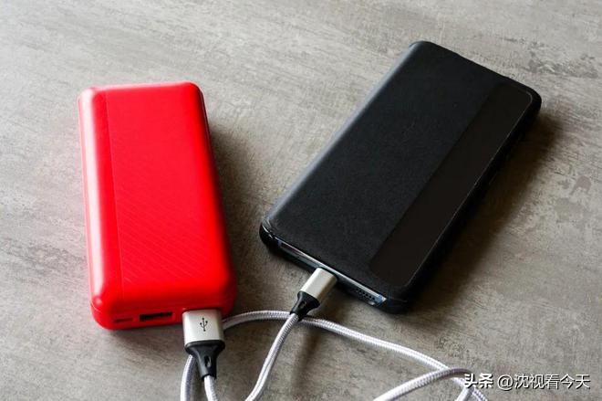 When charging, should you plug in the phone or the charger first? These incorrect charging methods w(图9)