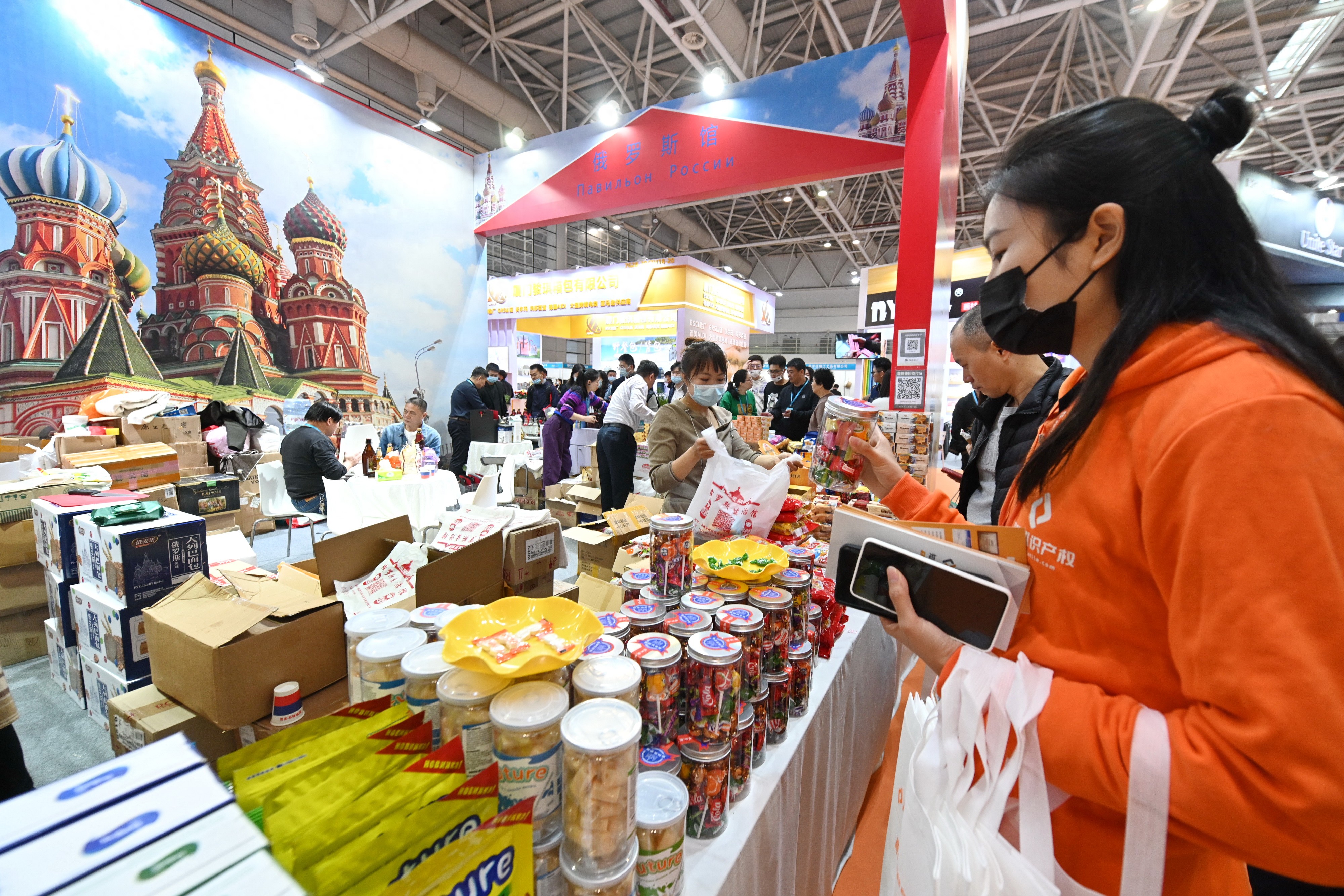 China, Russia to crack down on counterfeit Russian goods in China(图1)