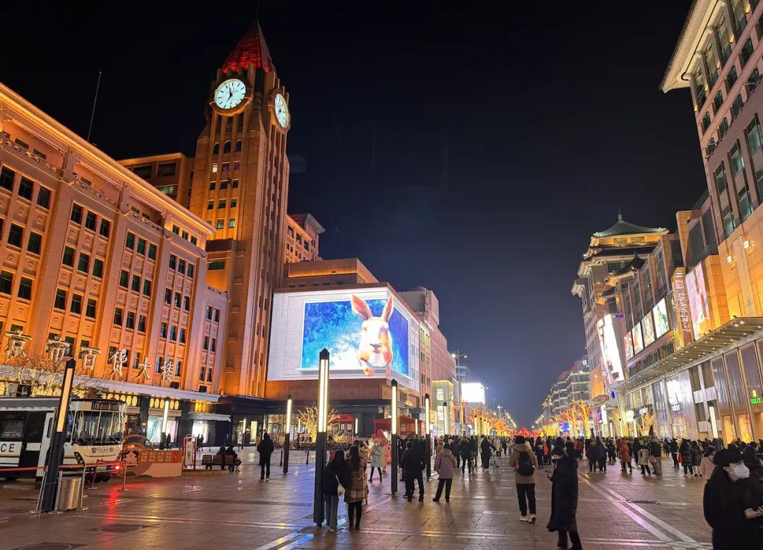 Top Ten Famous Pedestrian Streets in China 1. Nanjing Road Pedestrian Street, Shanghai 2. Wangfujing(图5)