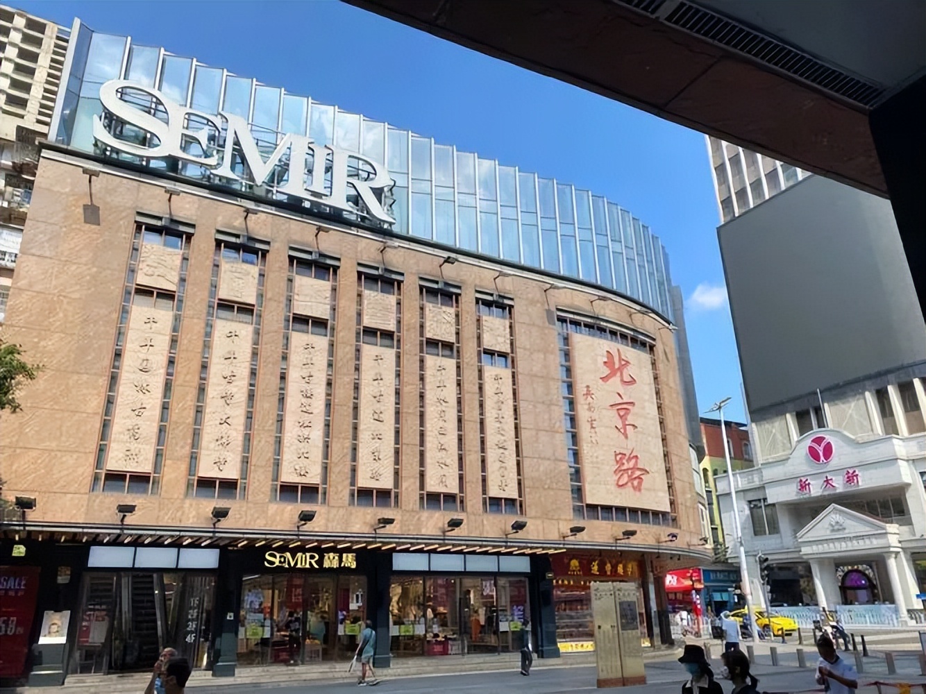 Top Ten Famous Pedestrian Streets in China 1. Nanjing Road Pedestrian Street, Shanghai 2. Wangfujing(图9)