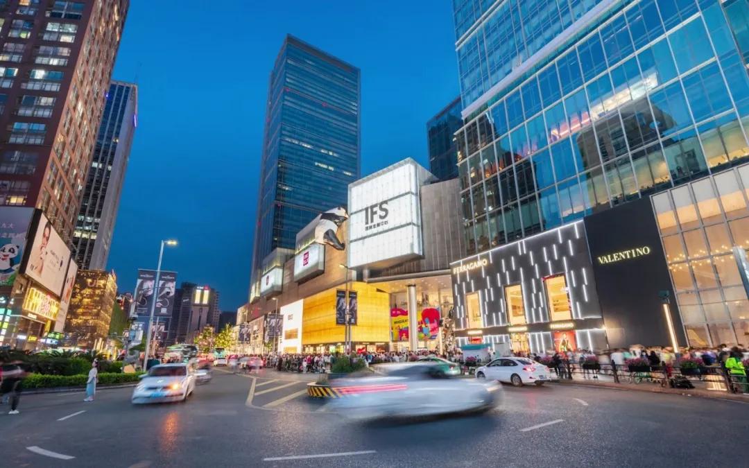 Top Ten Famous Pedestrian Streets in China 1. Nanjing Road Pedestrian Street, Shanghai 2. Wangfujing(图20)