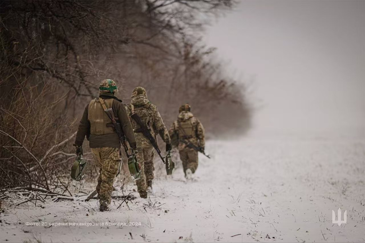 Night attack on Tu-160 bomber factory, Russian army quickly fired 86 missiles to intercept: Russias(图7)