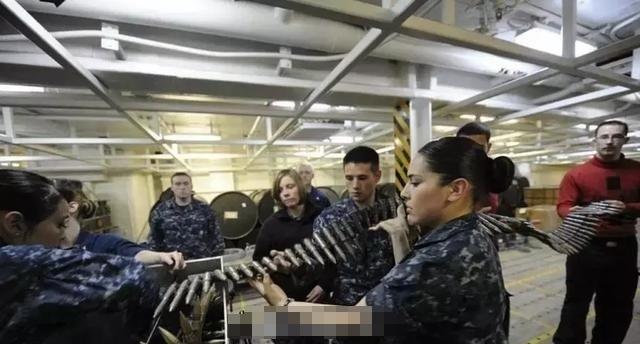 Do all US aircraft carriers have to carry a large number of female soldiers? What role do they play (图5)