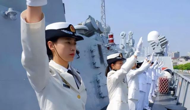 Do all US aircraft carriers have to carry a large number of female soldiers? What role do they play (图12)