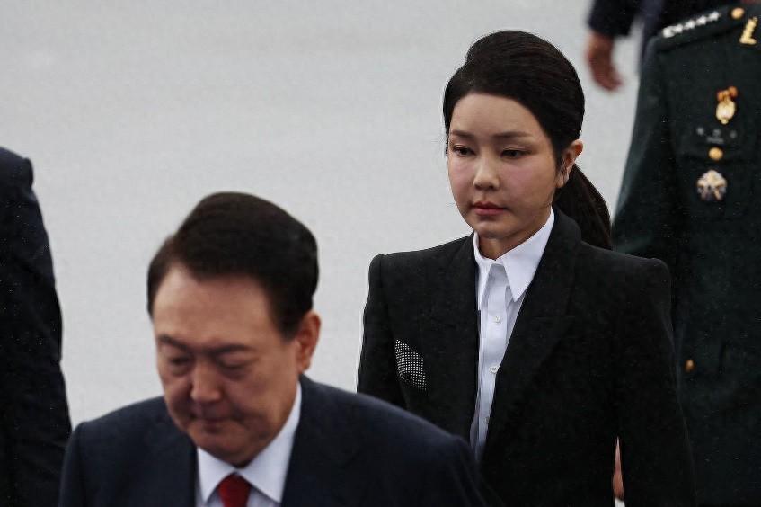 When the wall falls, everyone pushes it: South Koreas first lady was exposed for having an affair, (图2)