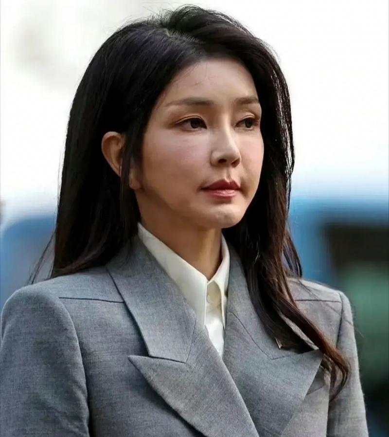 When the wall falls, everyone pushes it: South Koreas first lady was exposed for having an affair, (图21)