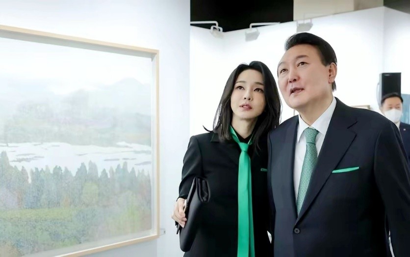 When the wall falls, everyone pushes it: South Koreas first lady was exposed for having an affair, (图27)